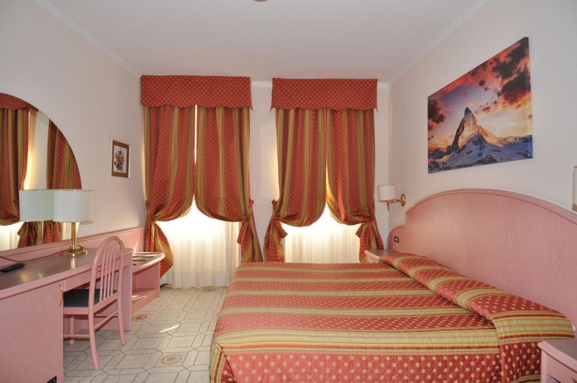 Moderno Hotel 3*