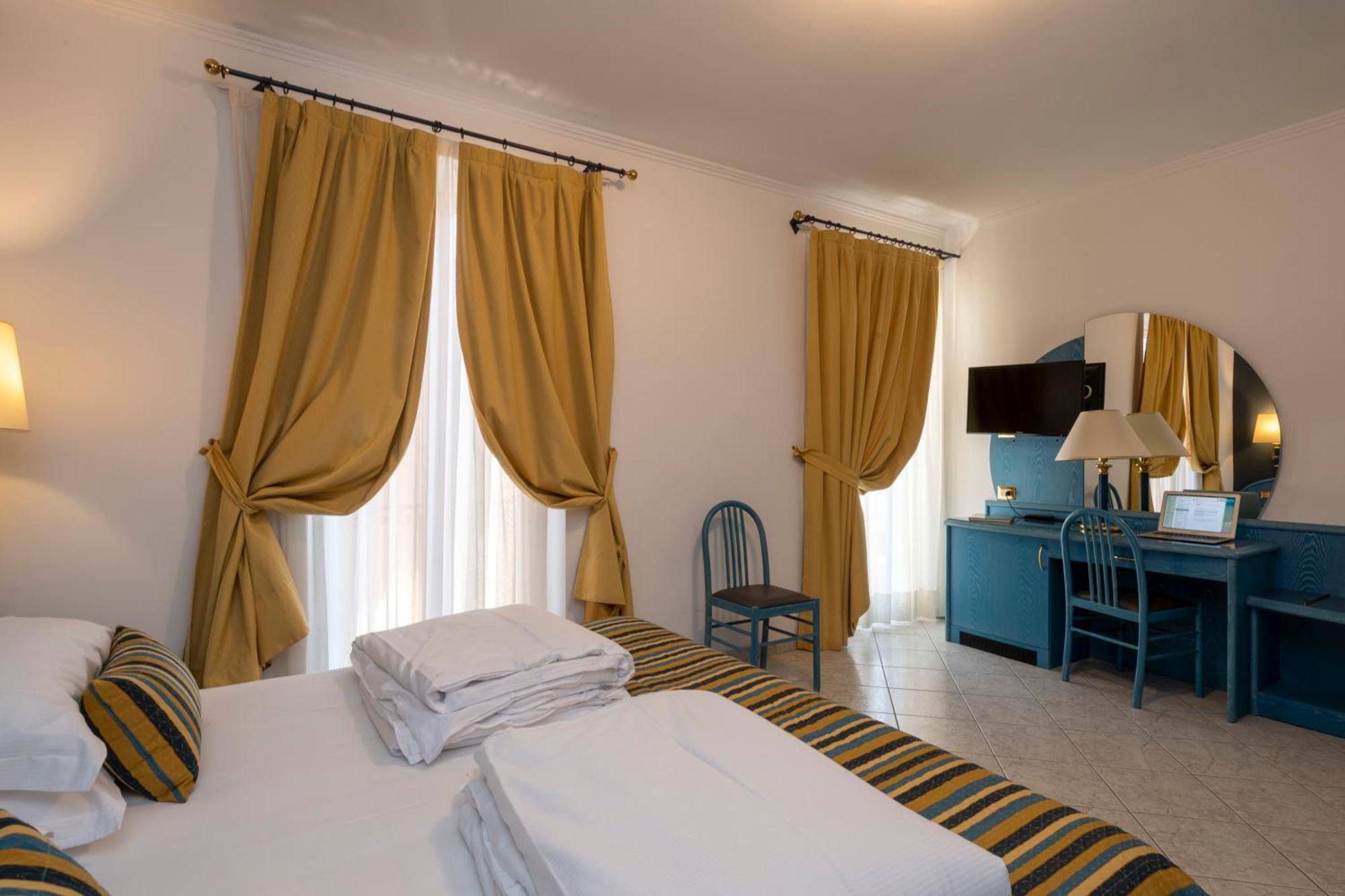 Moderno Hotel 3*